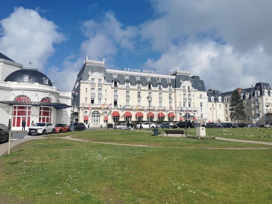 Cabourg Cosy, Appartement Refait A Neuf, 5 Min A Pied De La Mer Extérieur photo