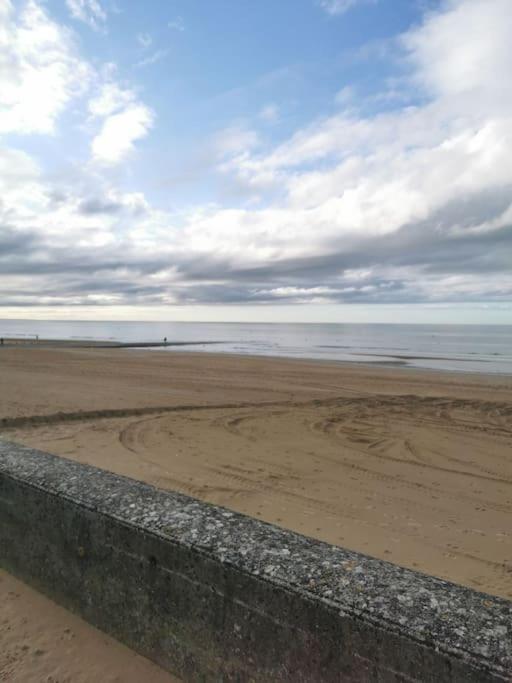 Cabourg Cosy, Appartement Refait A Neuf, 5 Min A Pied De La Mer Extérieur photo